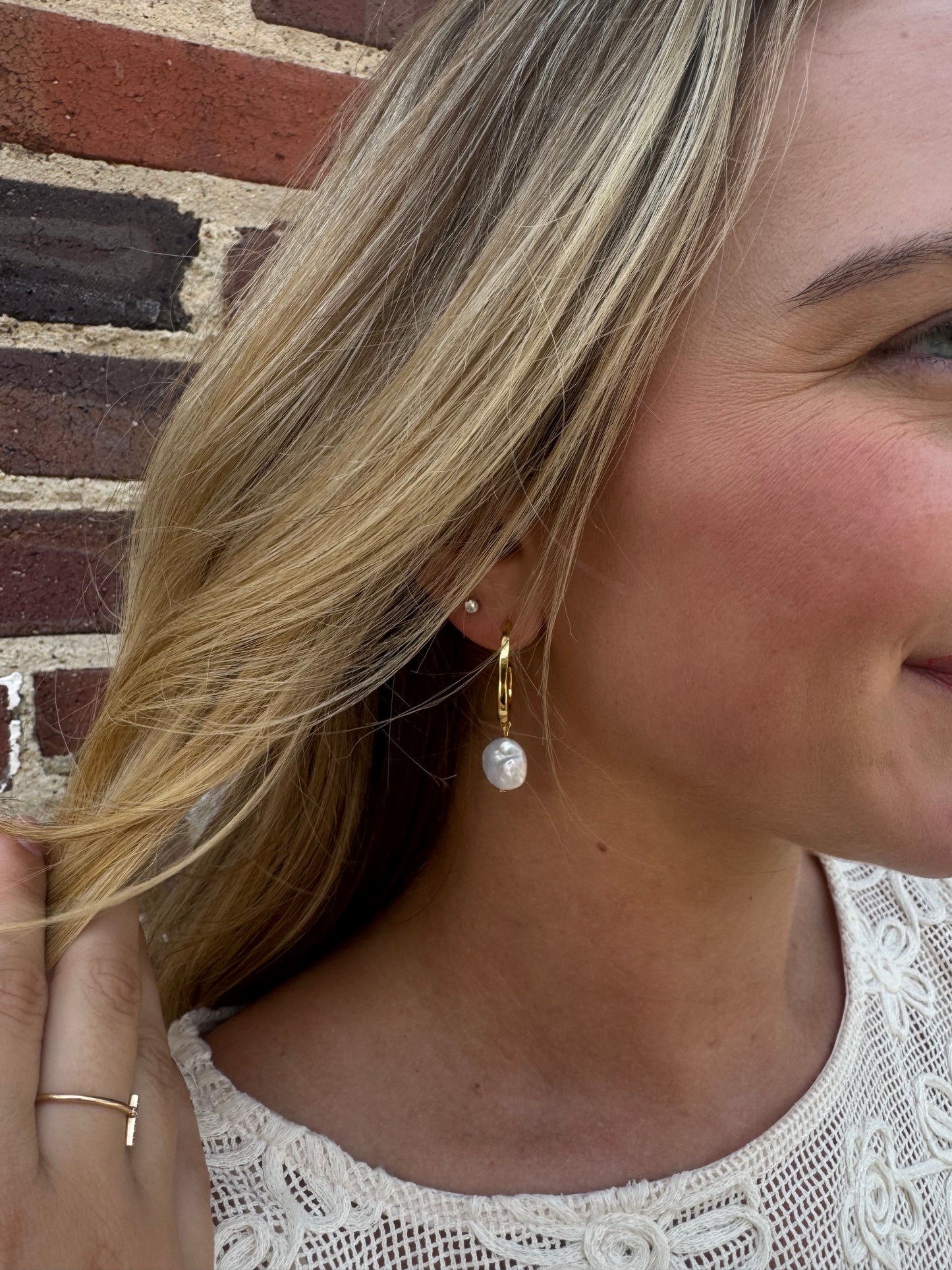 Sweet Pearl Mini Hoops